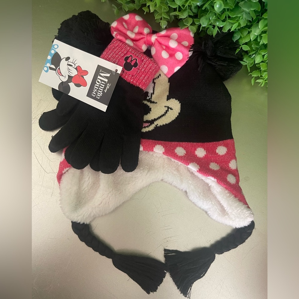 Disney Minnie Mouse Pink and Black Beanie & Glove Set NWT